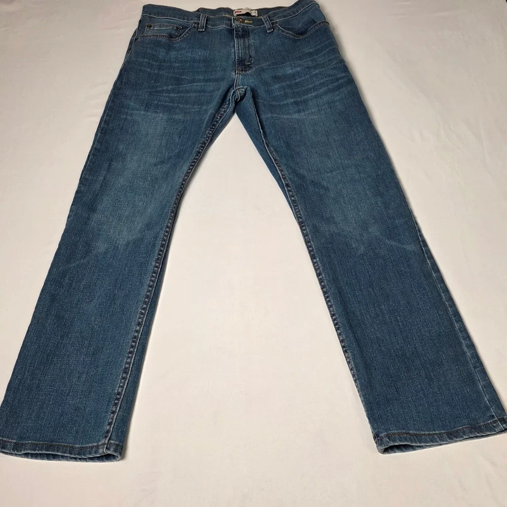 Wrangler Jeans Mens Straight Fit 31x30 Blue Medium Wash Denim 5-Pocket Classic‎